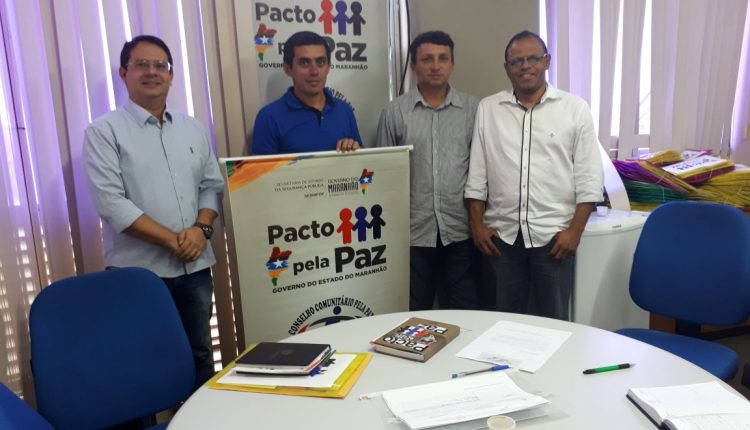 Membros do CCP de Anajatuba, visitam a sala do Pacto Pela Paz