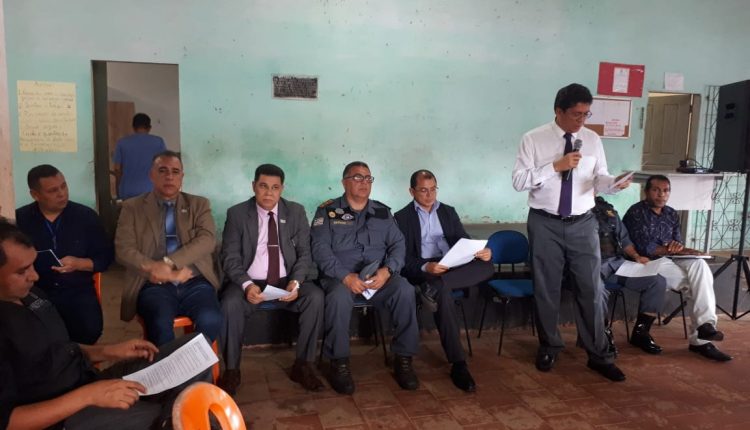 Secretário de Segurança Pública e Coordenador Executivo do Pacto pela Paz participam de reunião com moradores da Vila Esperança