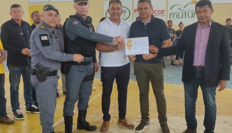 FORTALECENDO A CIDADANIA JUVENIL: INICIATIVAS AMPLIA VÍNCULOS COM AUTORIDADES E FACILITA O ACESSO À CIDADANIA