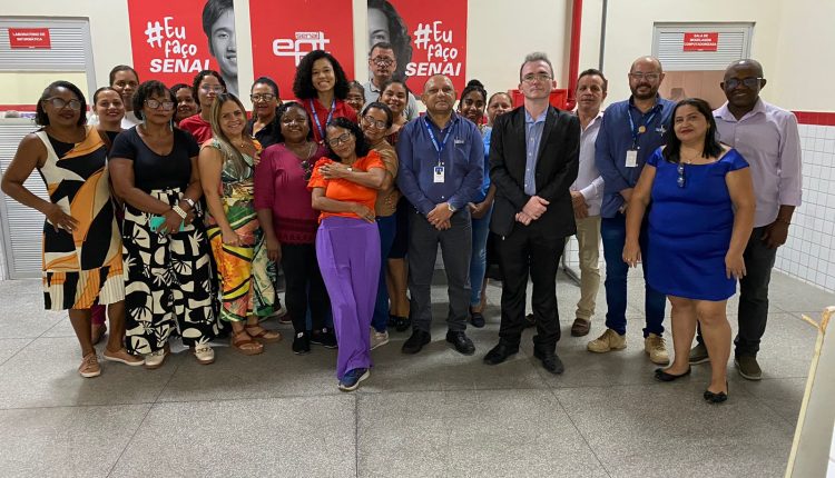ENCERRAMENTO DE CURSO NO SENAI É MARCADO POR VISITA DA COORDENAÇÃO DO PACTO PELA PAZ