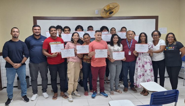 PACTO PELA PAZ E SENAI CERTIFICAM PARTICIPANTES DO CURSO DE BOMBEIRO HIDRÁULICO NA VILA ESPERANÇA