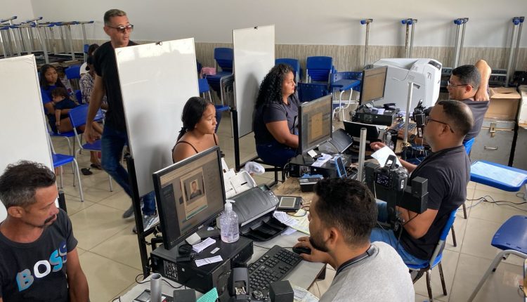 AÇÃO SOCIAL COORDENADA PELO PACTO PELA PAZ DA SSP, COM O APOIO DO IDENT DA PERÍCIA OFICIAL, SEDIHPOP, SEFAZ, SEDES, ADRA E PREFEITURA DE ROSÁRIO BENEFICIA POPULAÇÃO COM SERVIÇOS ESSENCIAIS