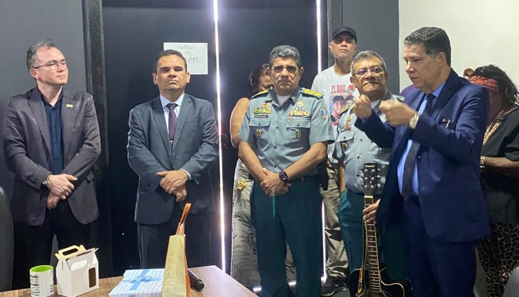CONSELHEIROS DO PROGRAMA PACTO PELA PAZ, CELEBRAM ANIVERSÁRIO DO COORDENADOR EXECUTIVO EM SOLENIDADE NO AUDITÓRIO DO CIOPS.