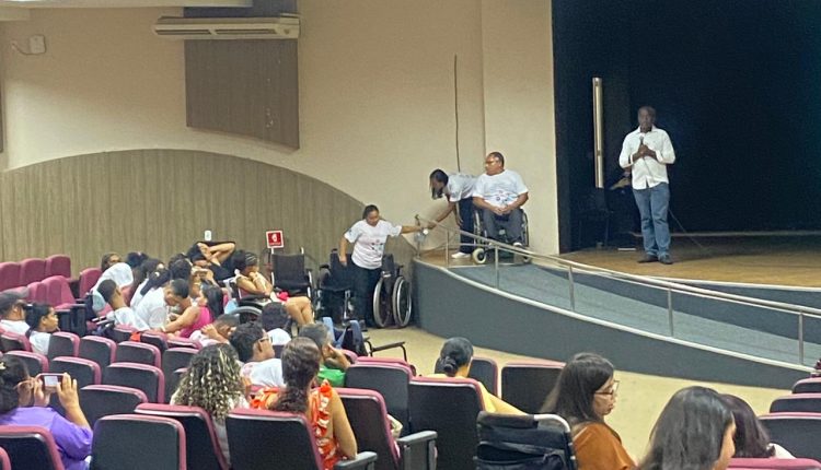 PACTO PELA PAZ, INSTITUTO DE IDENTIFICAÇÃO E DEFENSORIA PÚBLICA LEVAM SERVIÇOS À COMUNIDADE NO 2º ENCONTRO DE APOIO ÀS PESSOAS COM DEFICIÊNCIA DA ÁREA ITAQUI-BACANGA