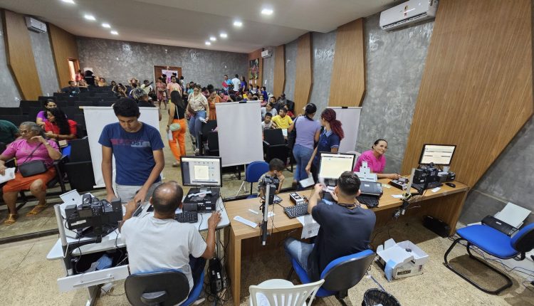 GOVERNO DO ESTADO POR MEIO DO PACTO PELA PAZ DA SECRETARIA DE SEGURANÇA PÚBLICA, COM O APOIO DO IDENT, SEFAZ, SEDES, SEDIHPOP, FUNAI, PREFEITURA MUNICIPAL E CONSELHO COMUNITÁRIO PELA PAZ DE POVOS INDÍGENAS, PROMOVEM GRANDE AÇÃO SOCIAL EM ARAME/MA
